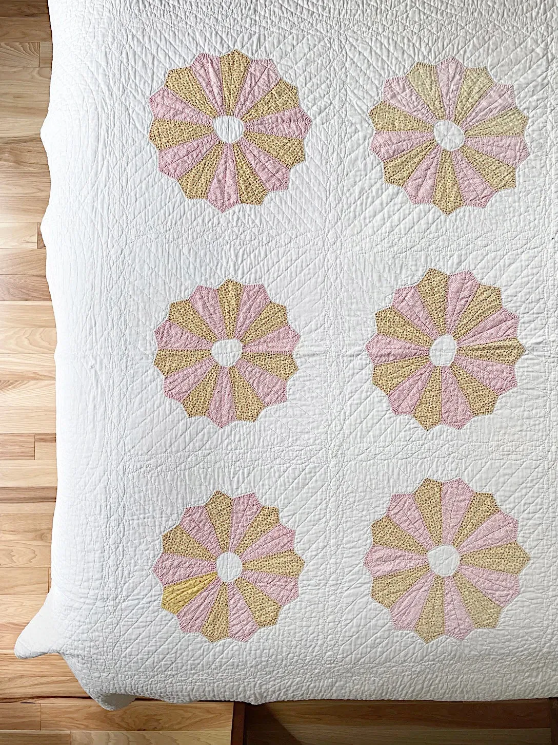 Authentic Antique Dresden Plate Quilt