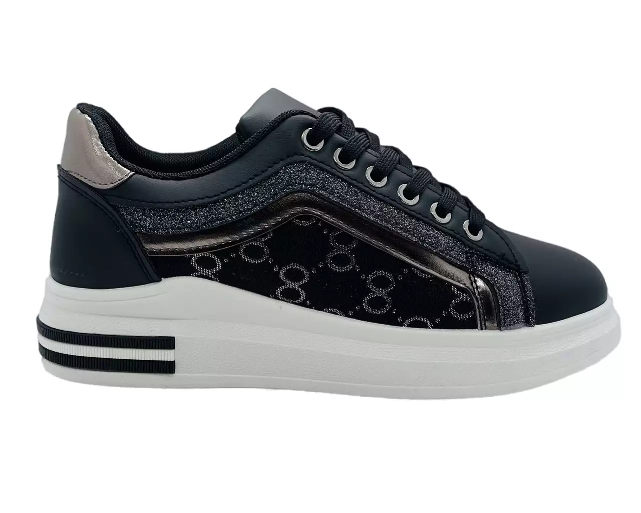 Casual lace-up trainers for women.