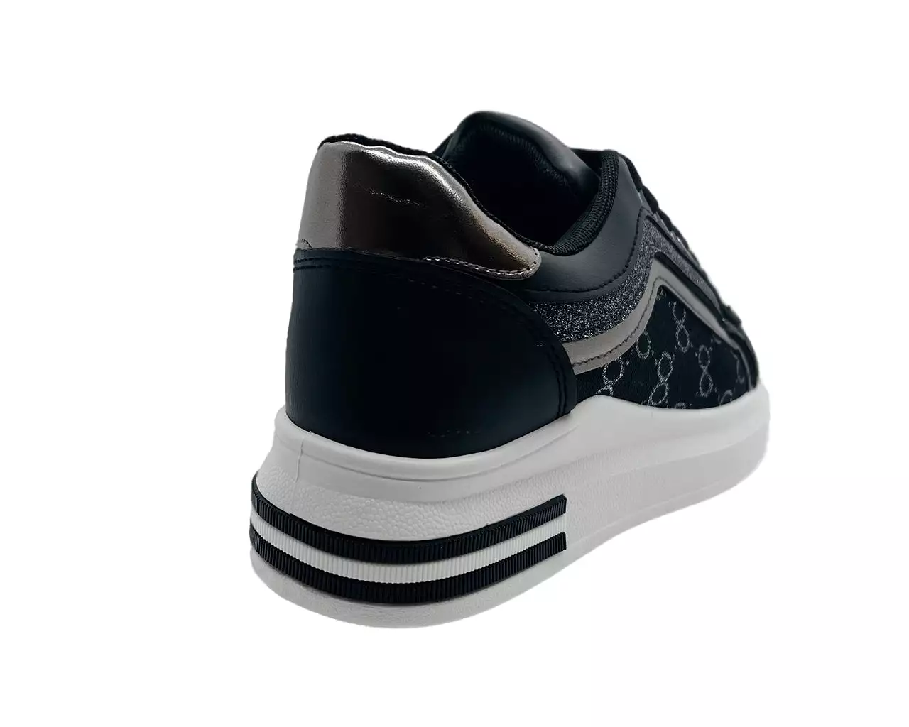 Casual lace-up trainers for women.