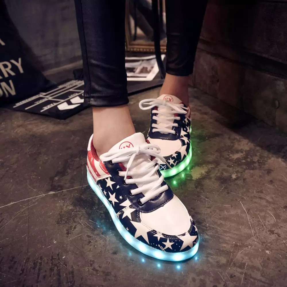 DoGeek US Flag LED Light Up Shoes - Unisex - Boys - Girls - Adults - 35 EU-46 EU - Choose Half Size Up