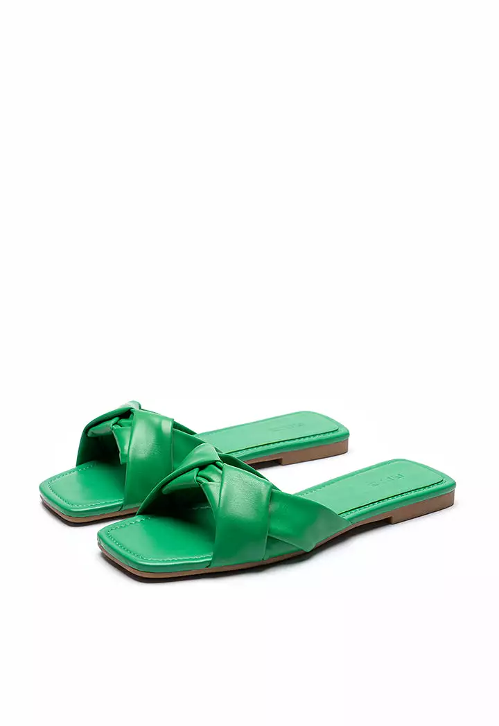 Flat Sandals with Twisted Single Band Strap