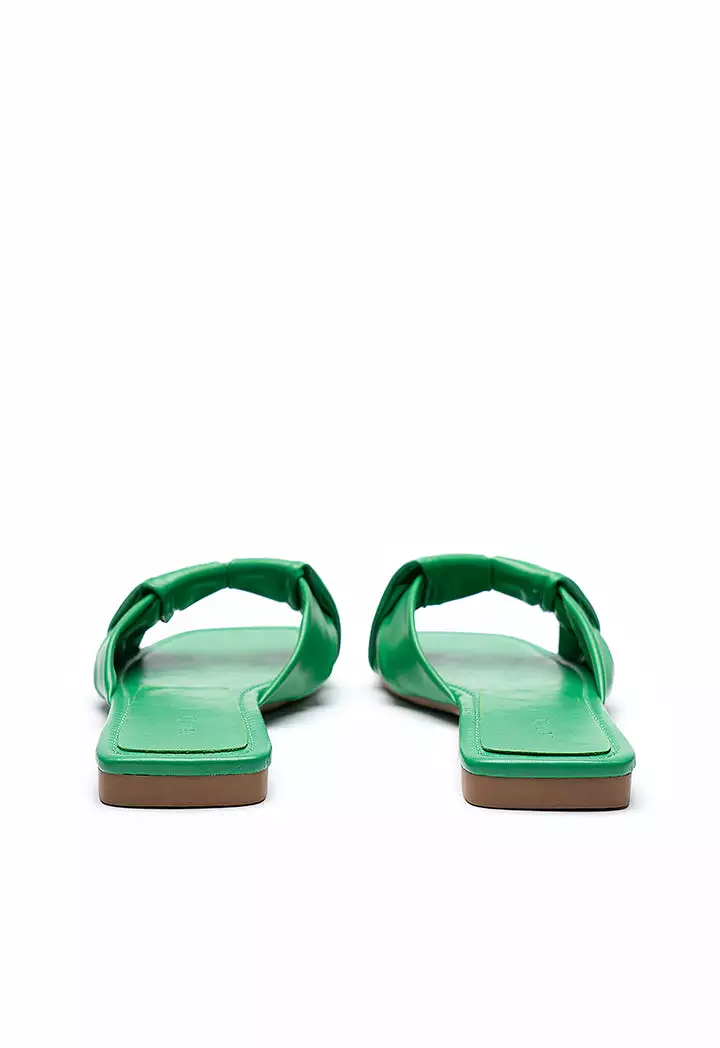 Flat Sandals with Twisted Single Band Strap