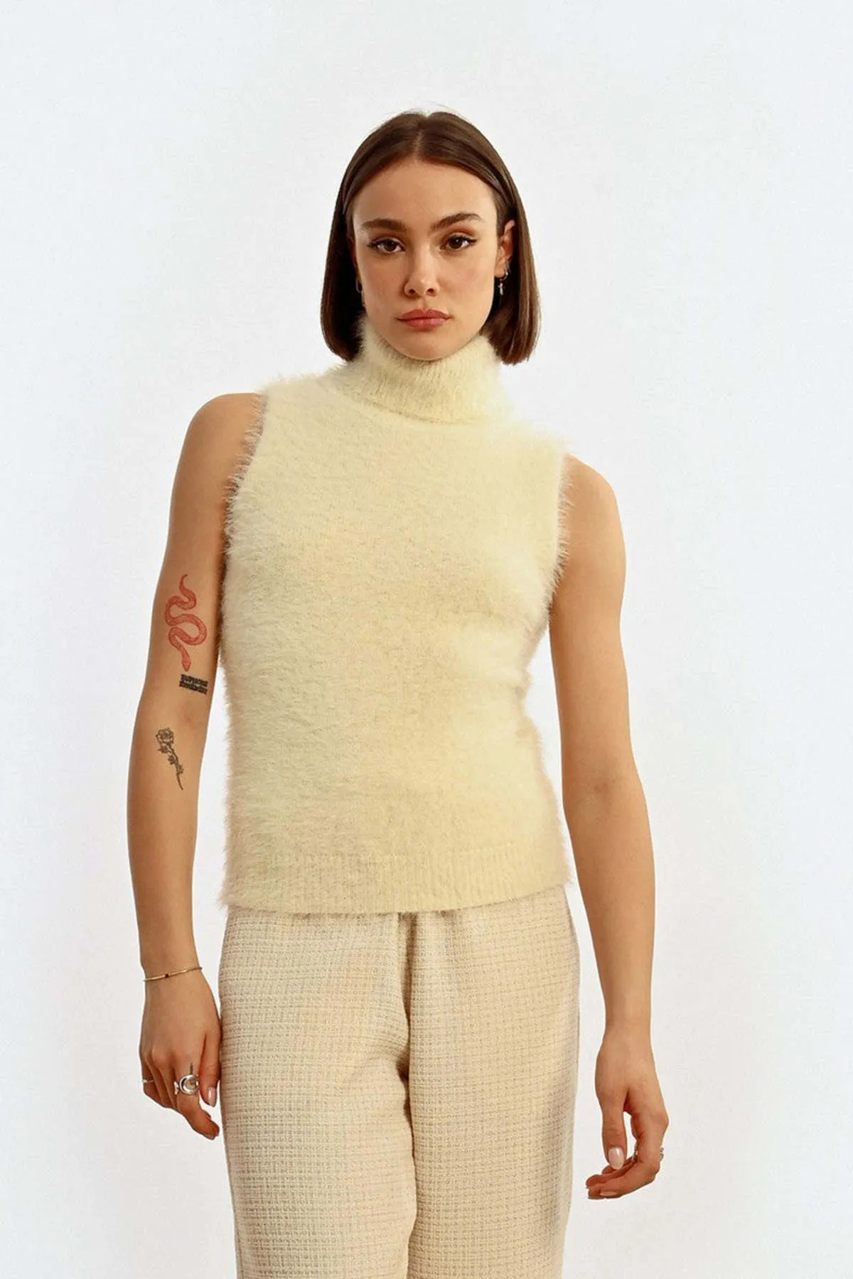 Faux Fur Sleeveless Turtleneck