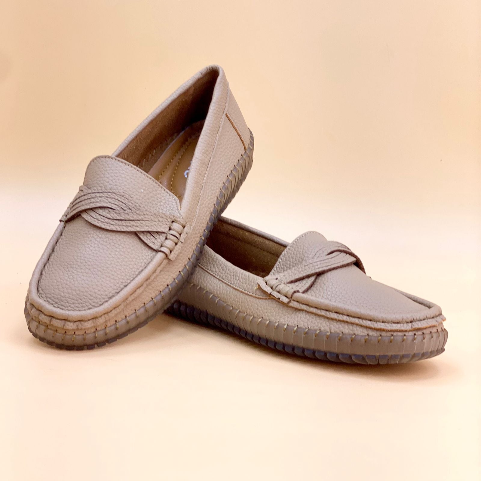 Latest women's footwear, stylish W675 shoes