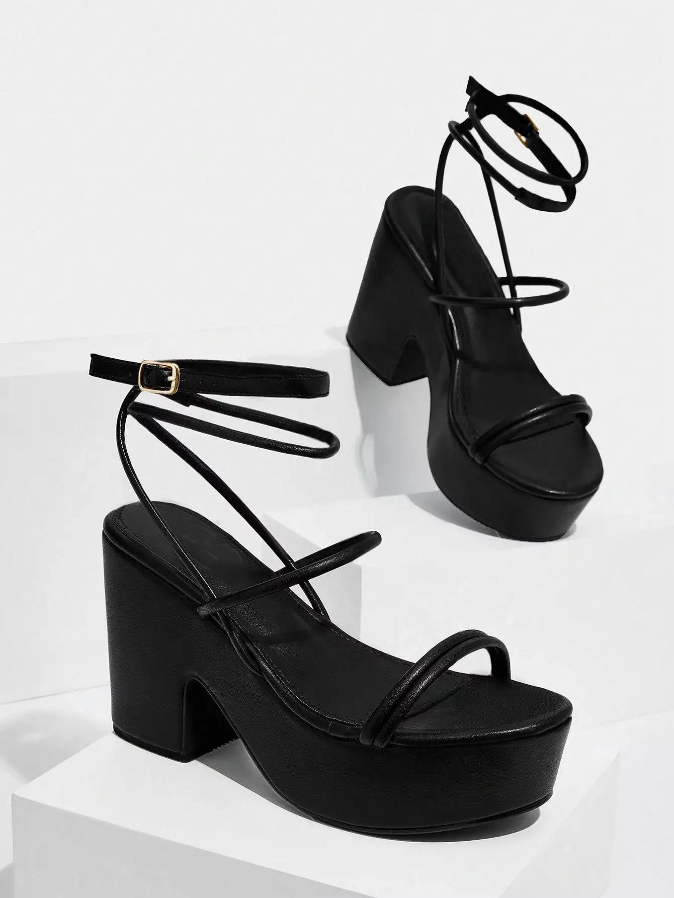 Minimalist Chunky Heeled Strappy Sandals for Women - Fashionable Black Sandals.