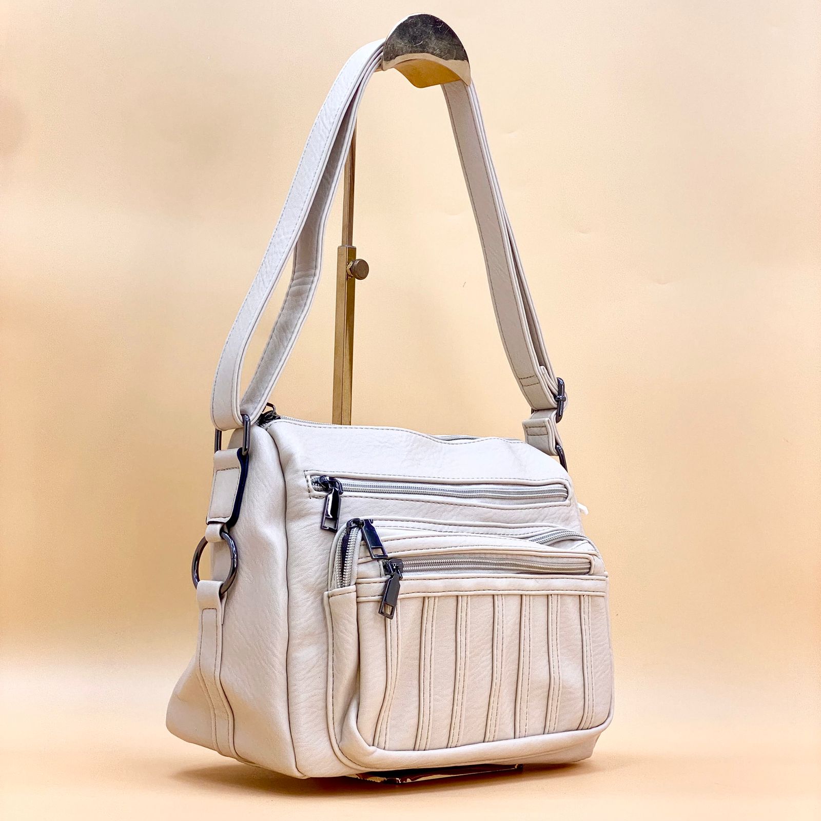 New arrivals 2024: Trendy women's handbags - model B540.