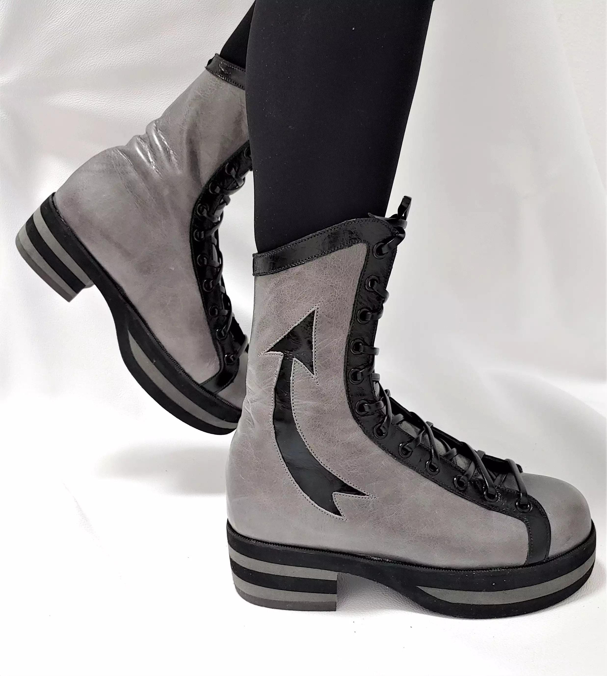 Retro High Top Sneakers - ARROW