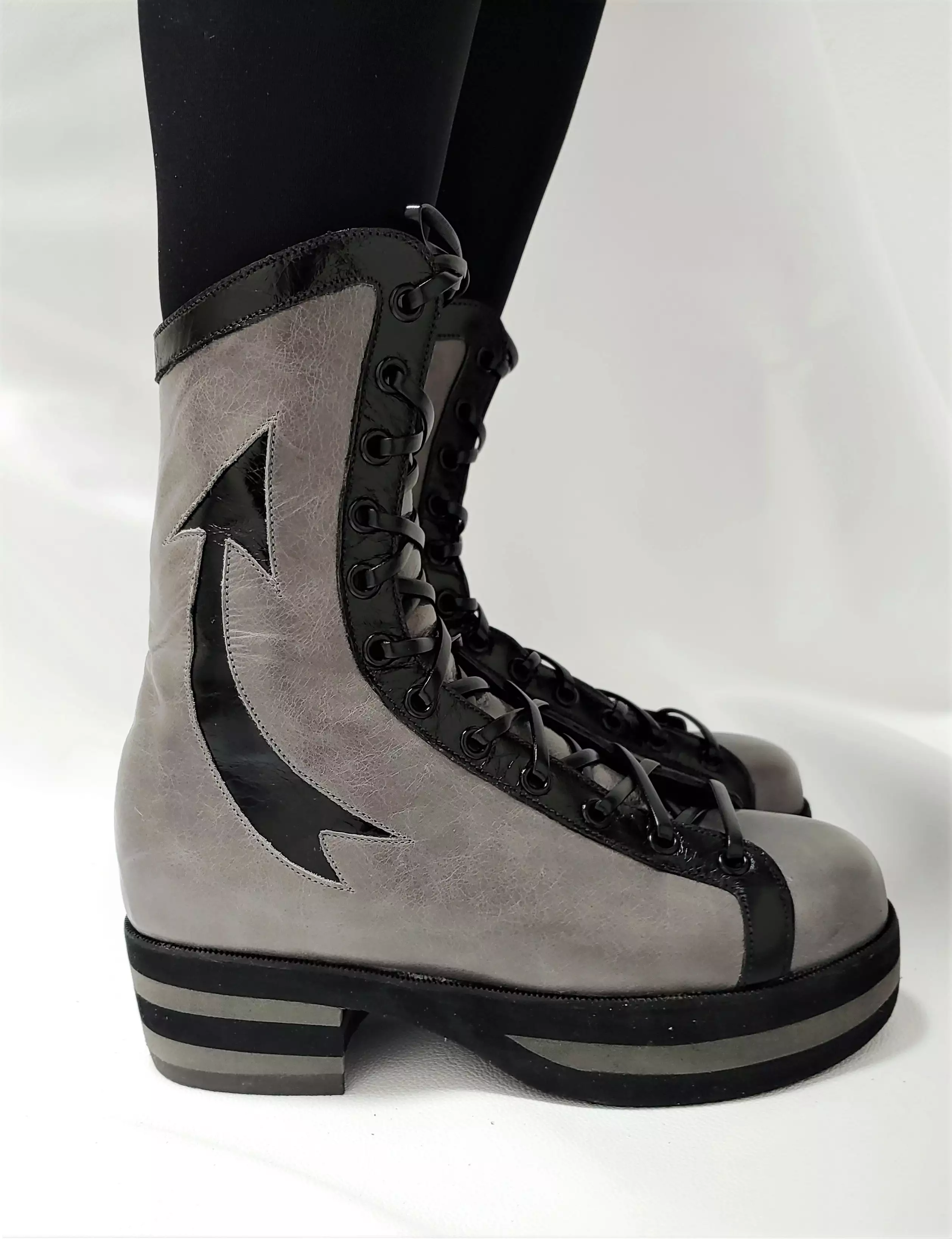 Retro High Top Sneakers - ARROW