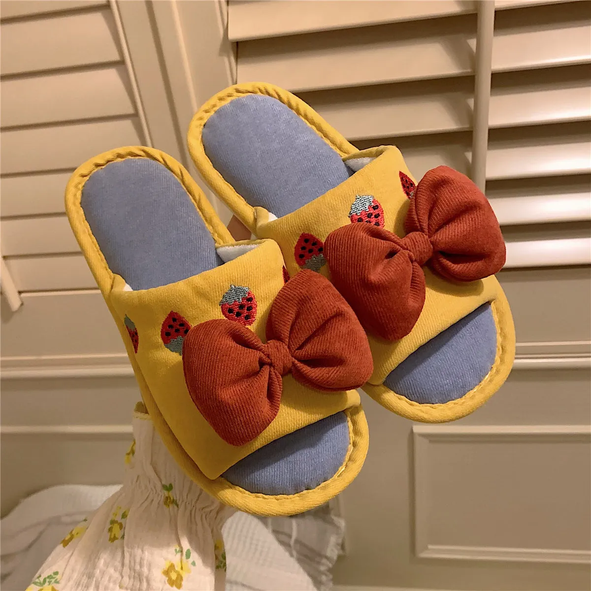 Soft and Cozy Bow Slippers made of Cotton