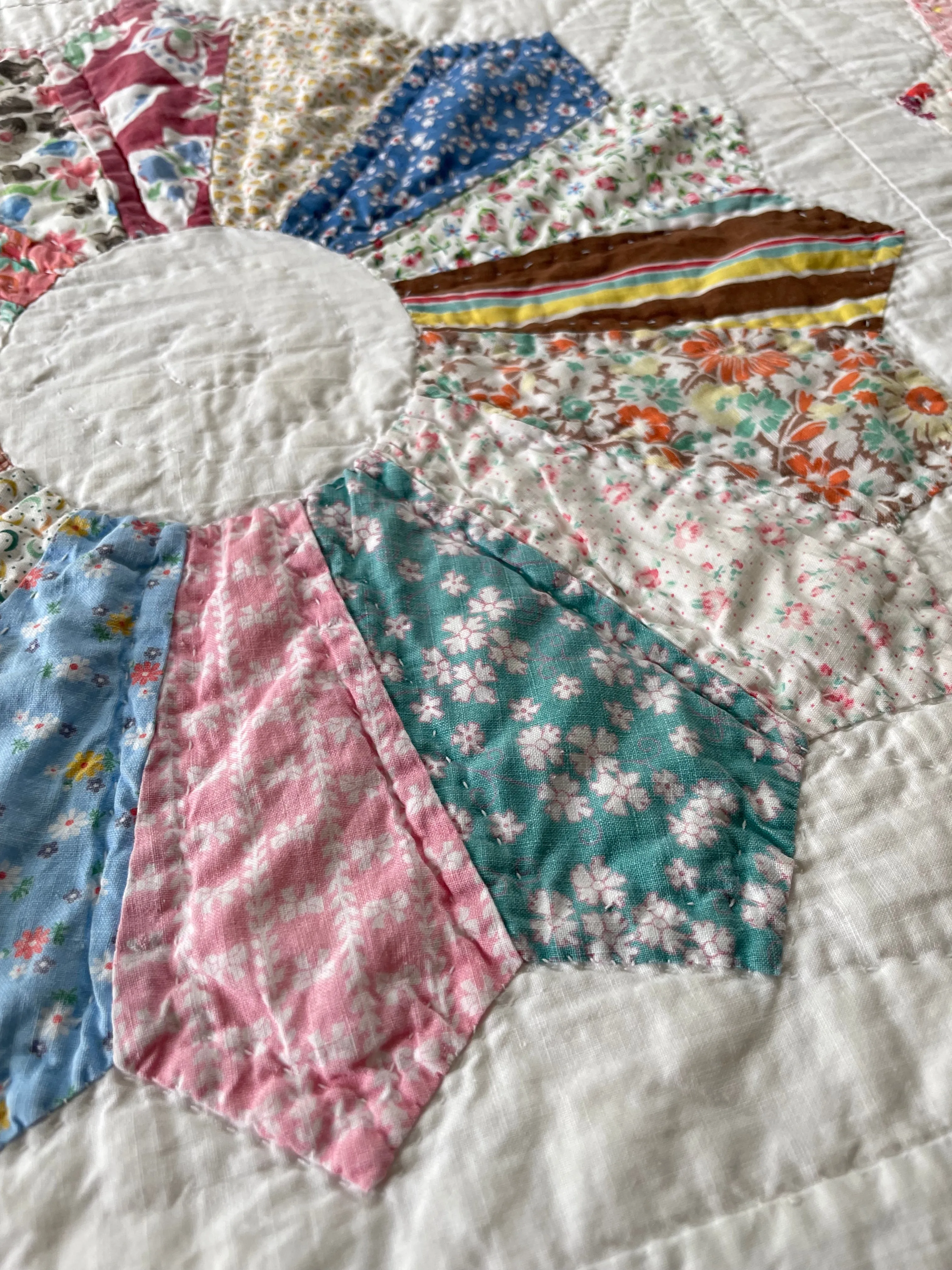 Classic 1940s Dresden Plate Vintage Quilt