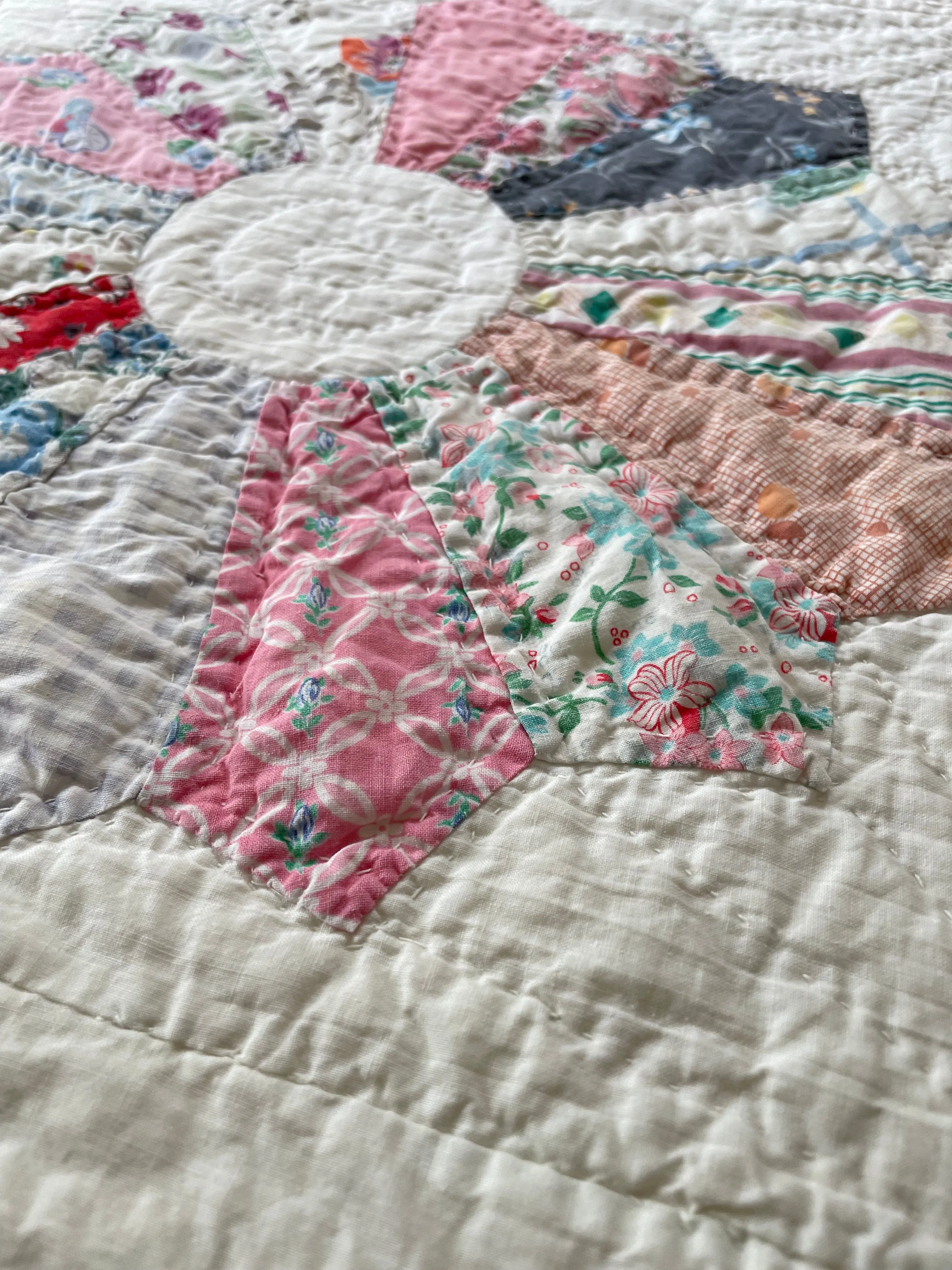 Classic 1940s Dresden Plate Vintage Quilt