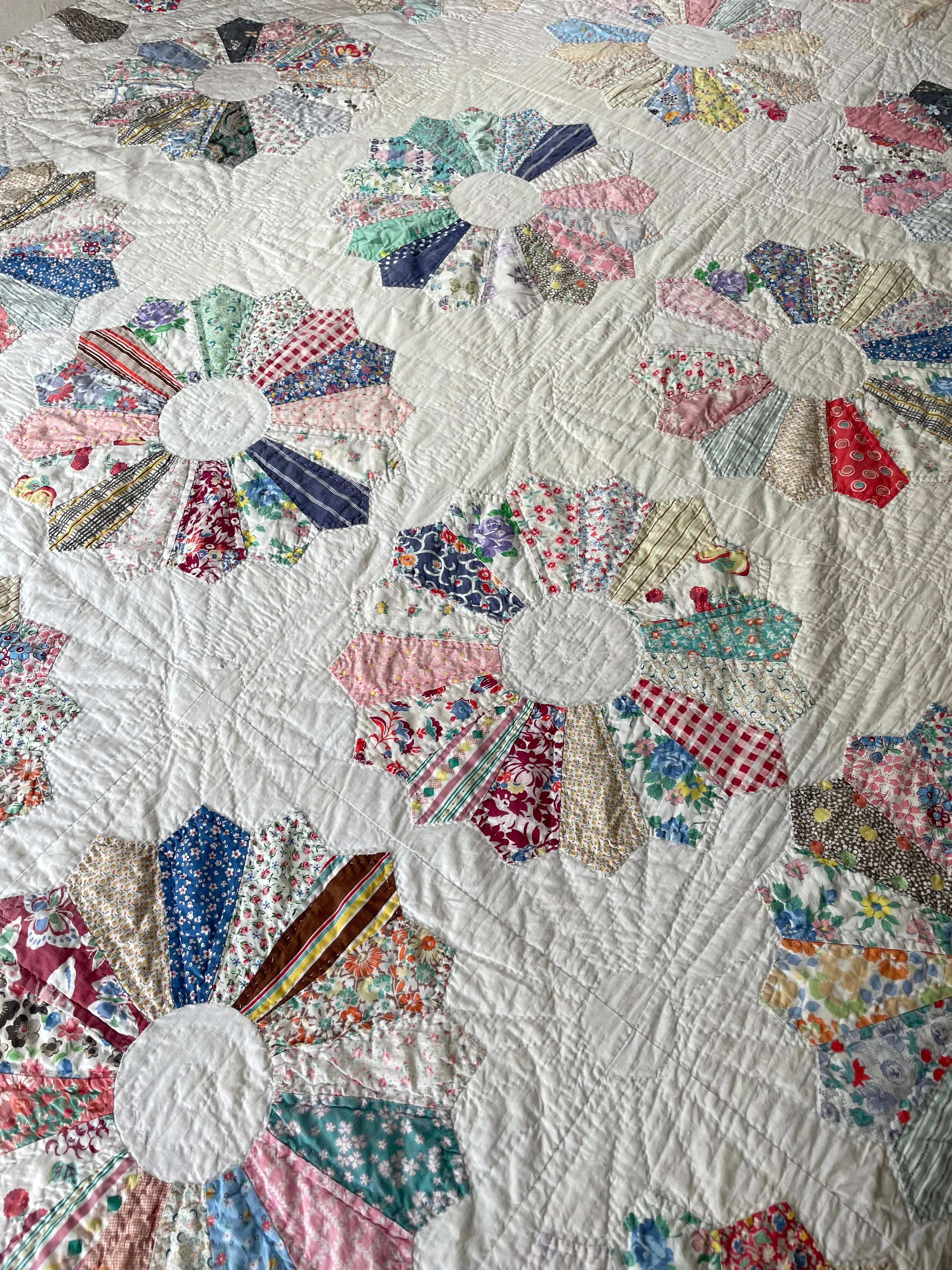 Classic 1940s Dresden Plate Vintage Quilt