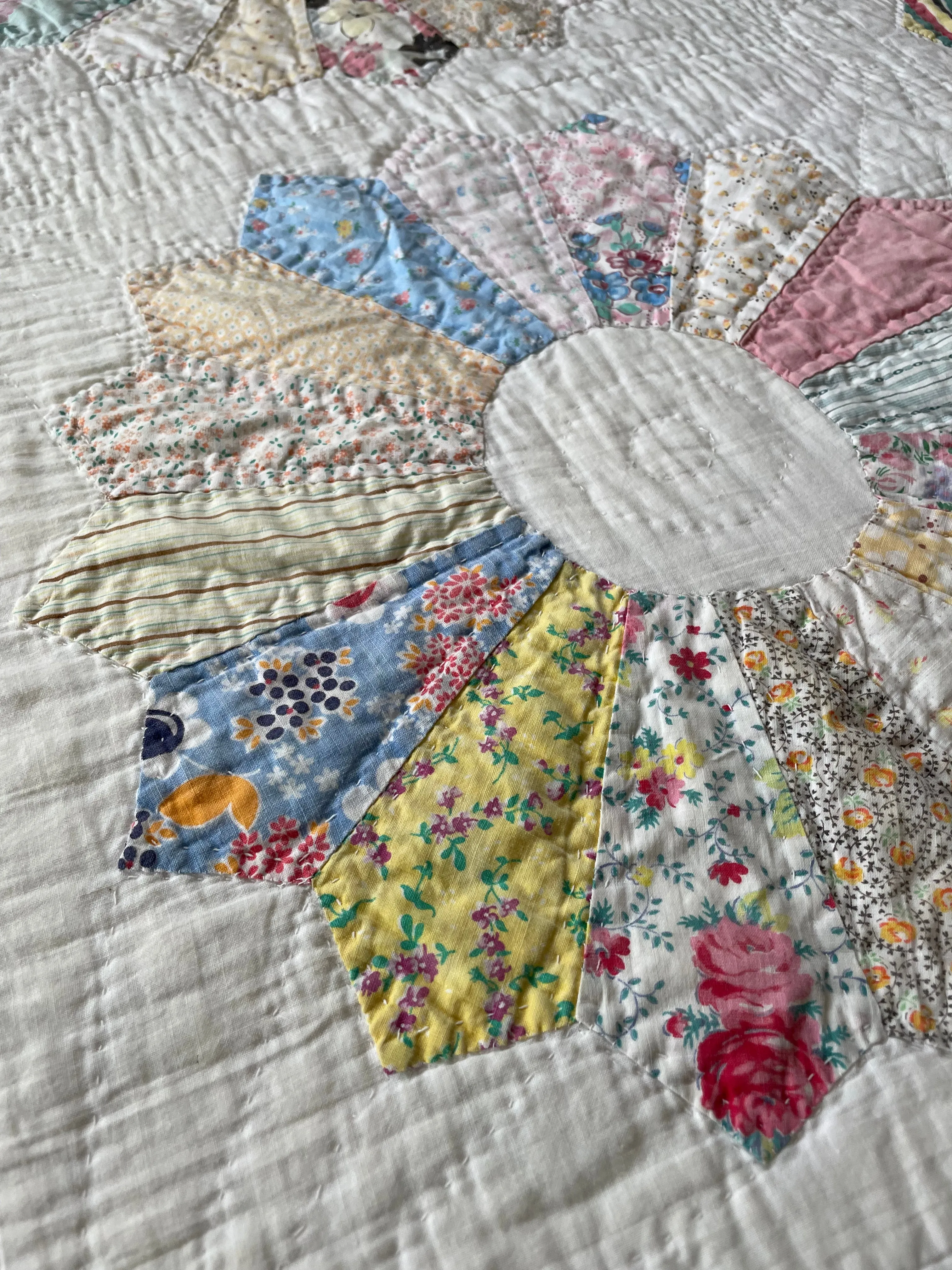 Classic 1940s Dresden Plate Vintage Quilt