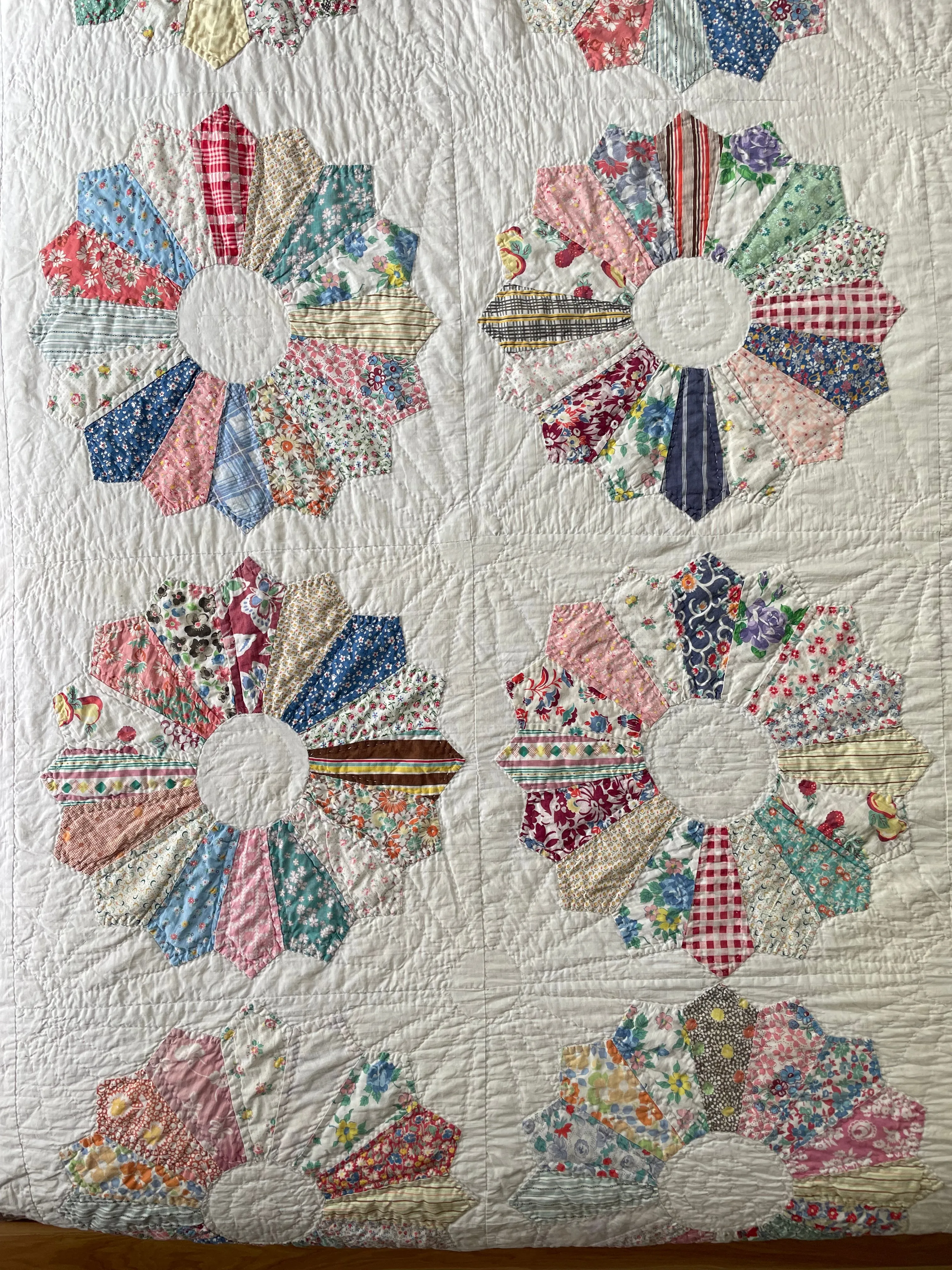 Classic 1940s Dresden Plate Vintage Quilt