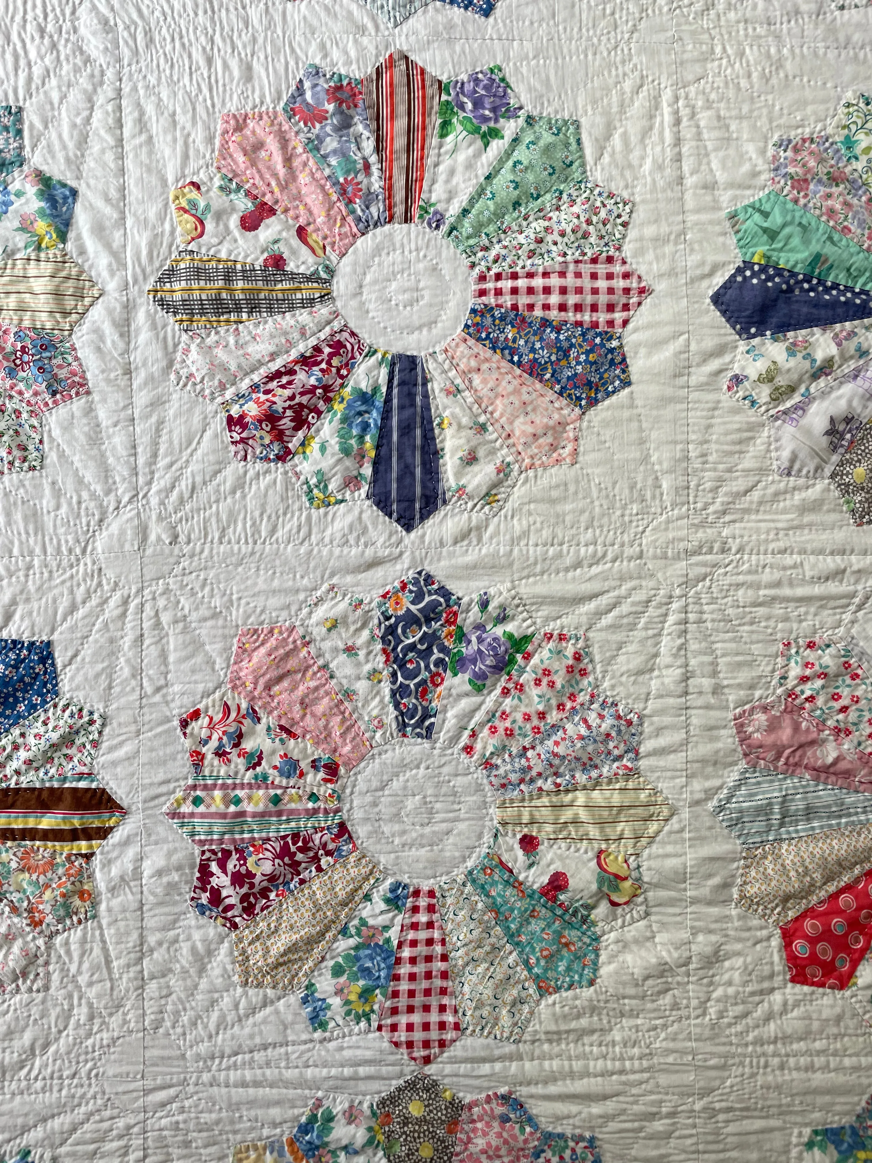 Classic 1940s Dresden Plate Vintage Quilt