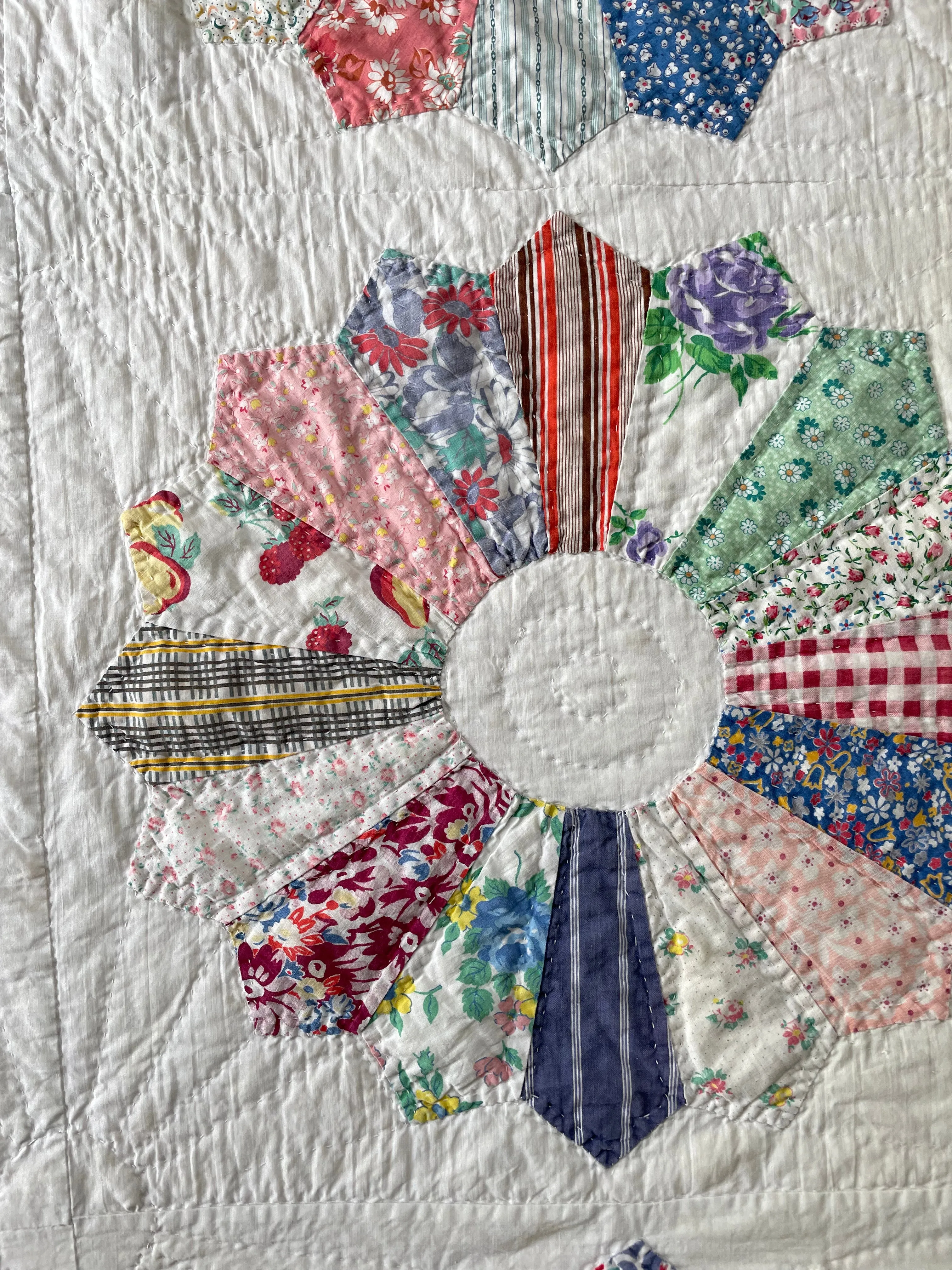 Classic 1940s Dresden Plate Vintage Quilt