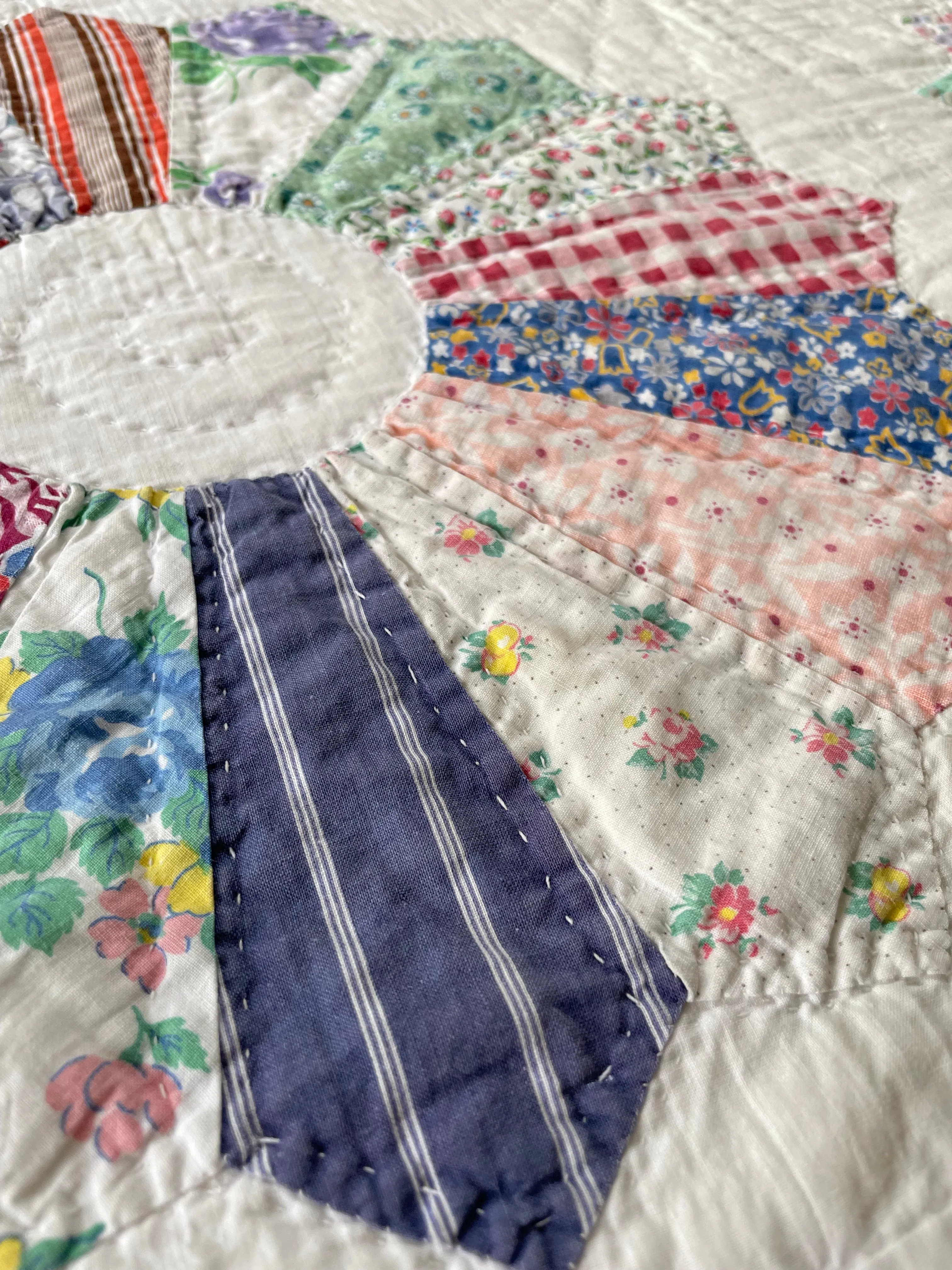 Classic 1940s Dresden Plate Vintage Quilt