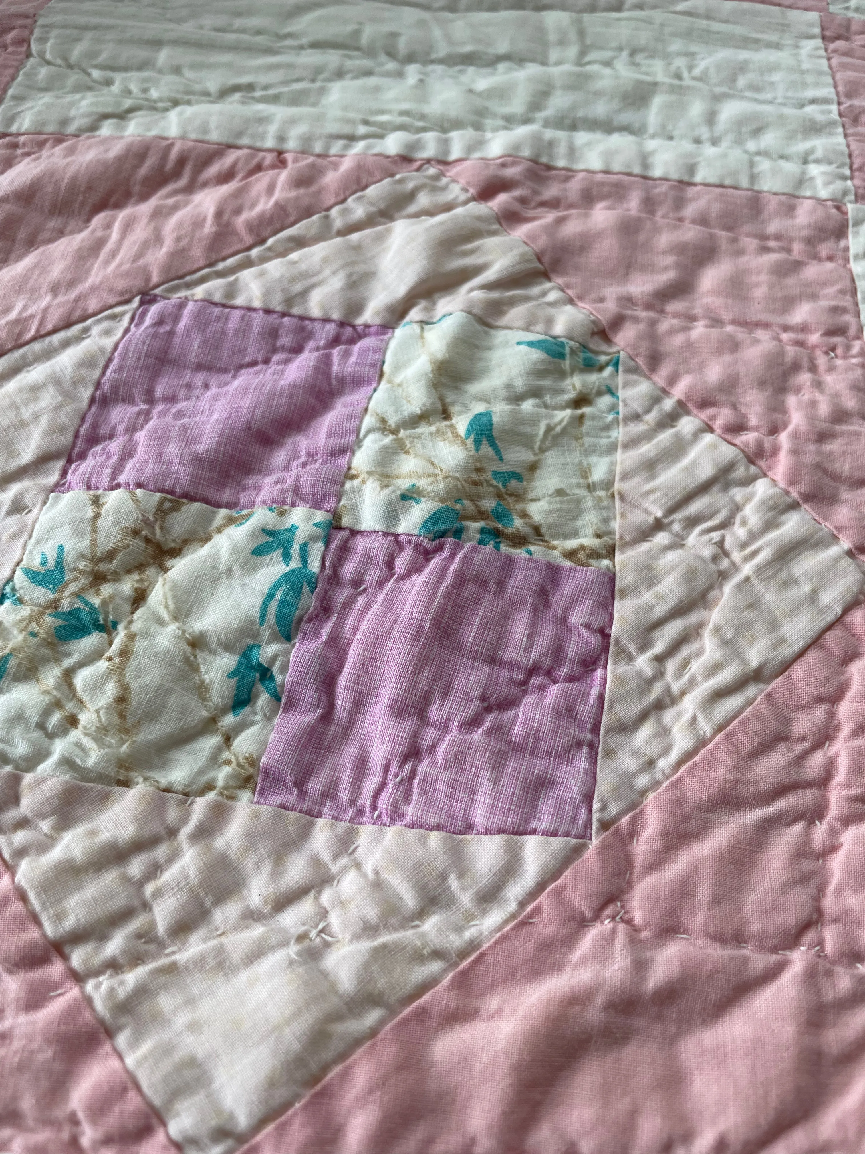 Retro Hourglass Quilt