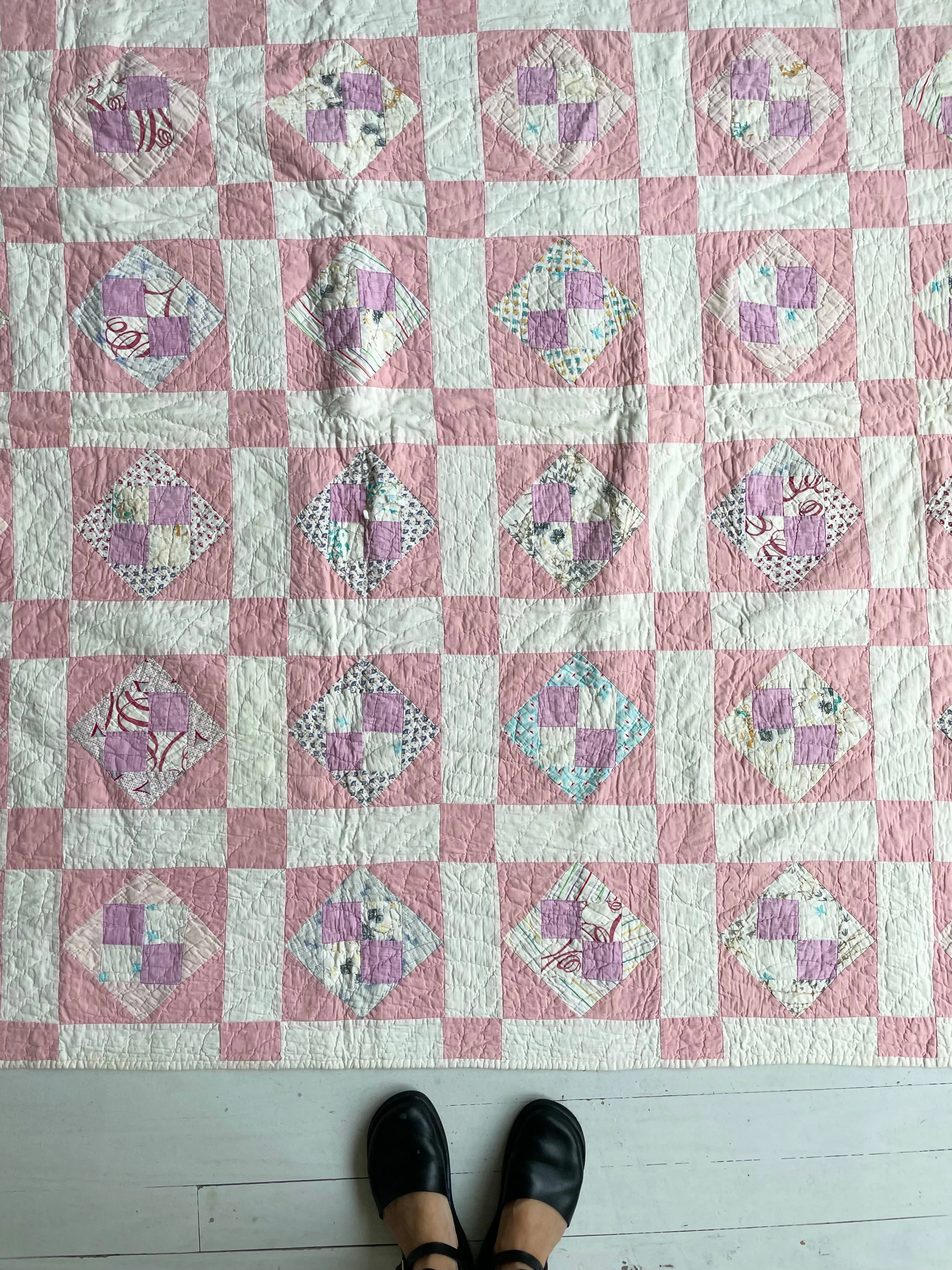 Retro Hourglass Quilt