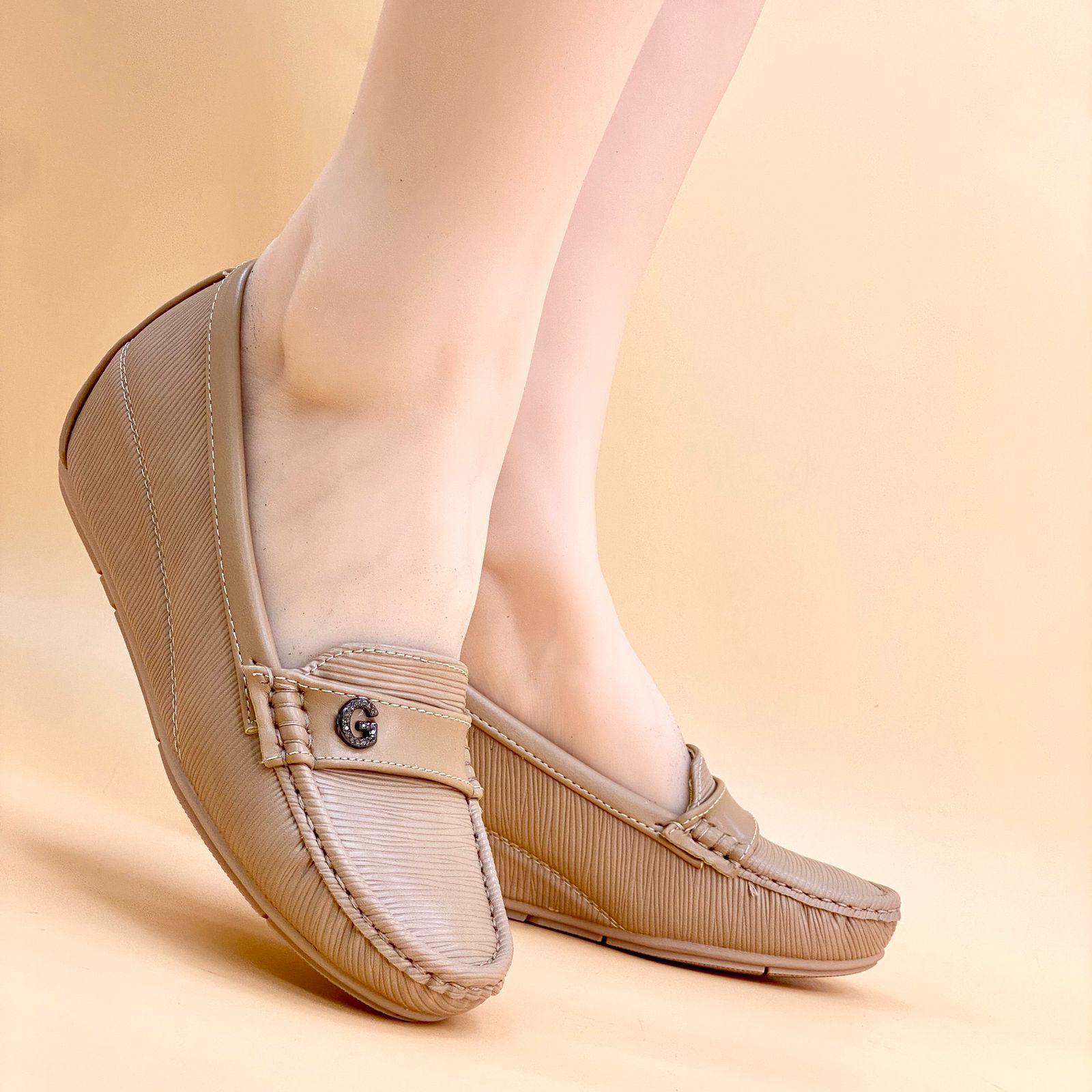 Women Shoes W681, Brand New