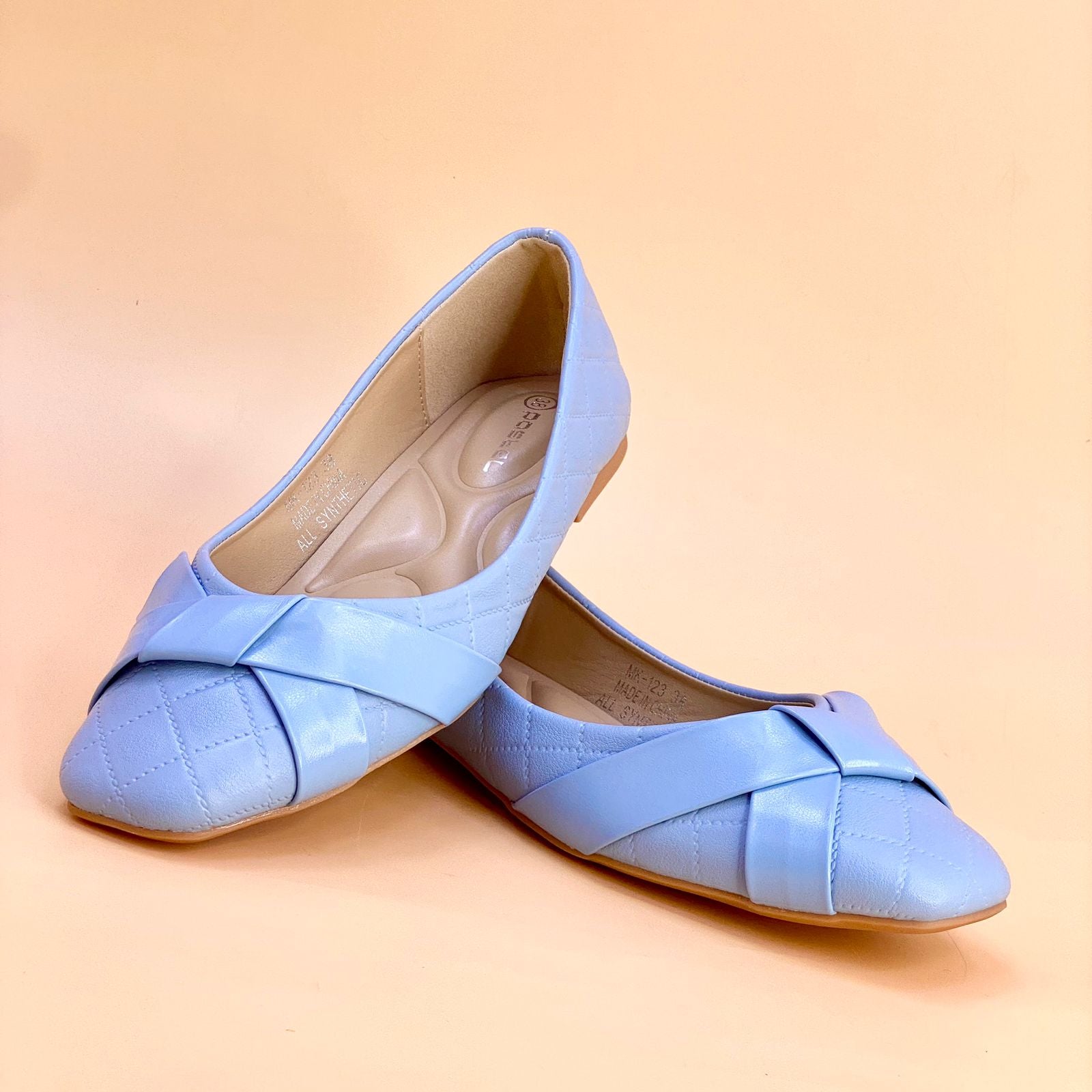 Women's flat shoes - W244