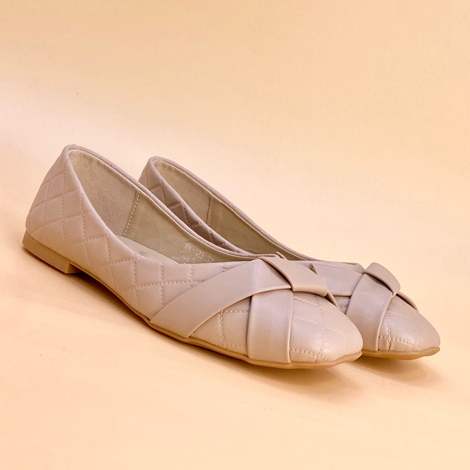 Women's flat shoes - W244