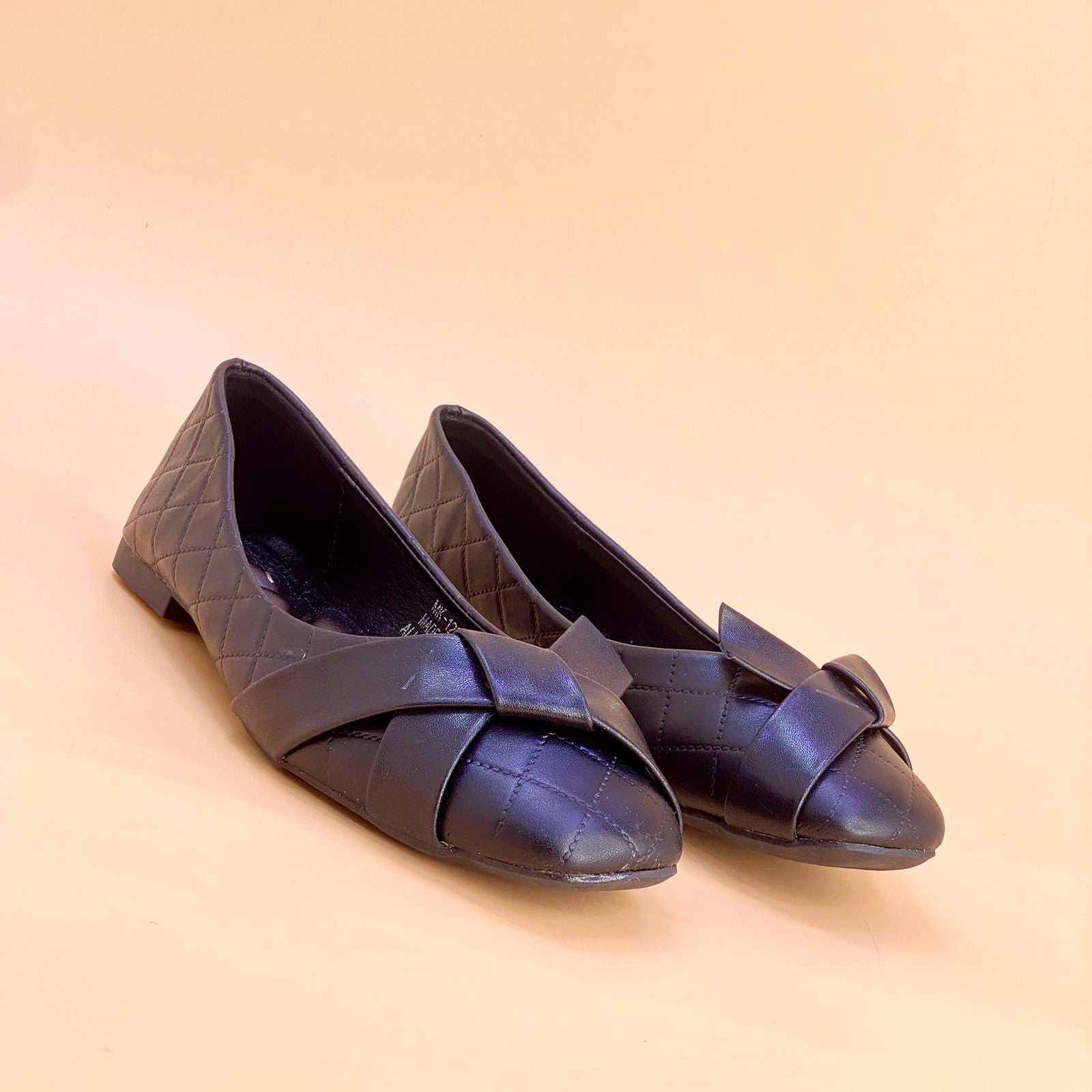 Women's flat shoes - W244