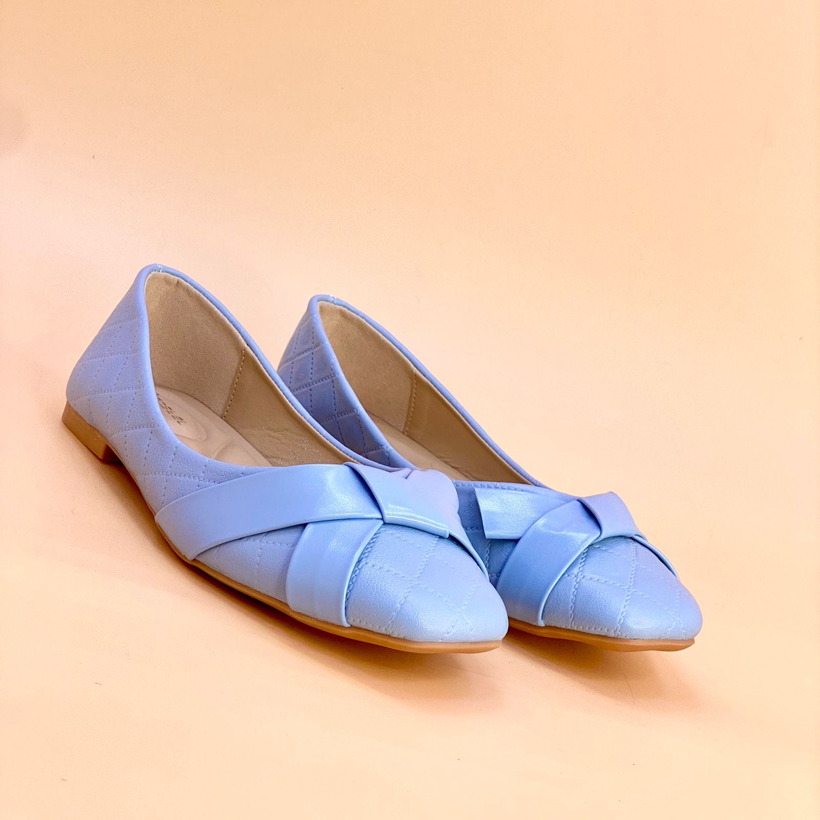 Women's flat shoes - W244