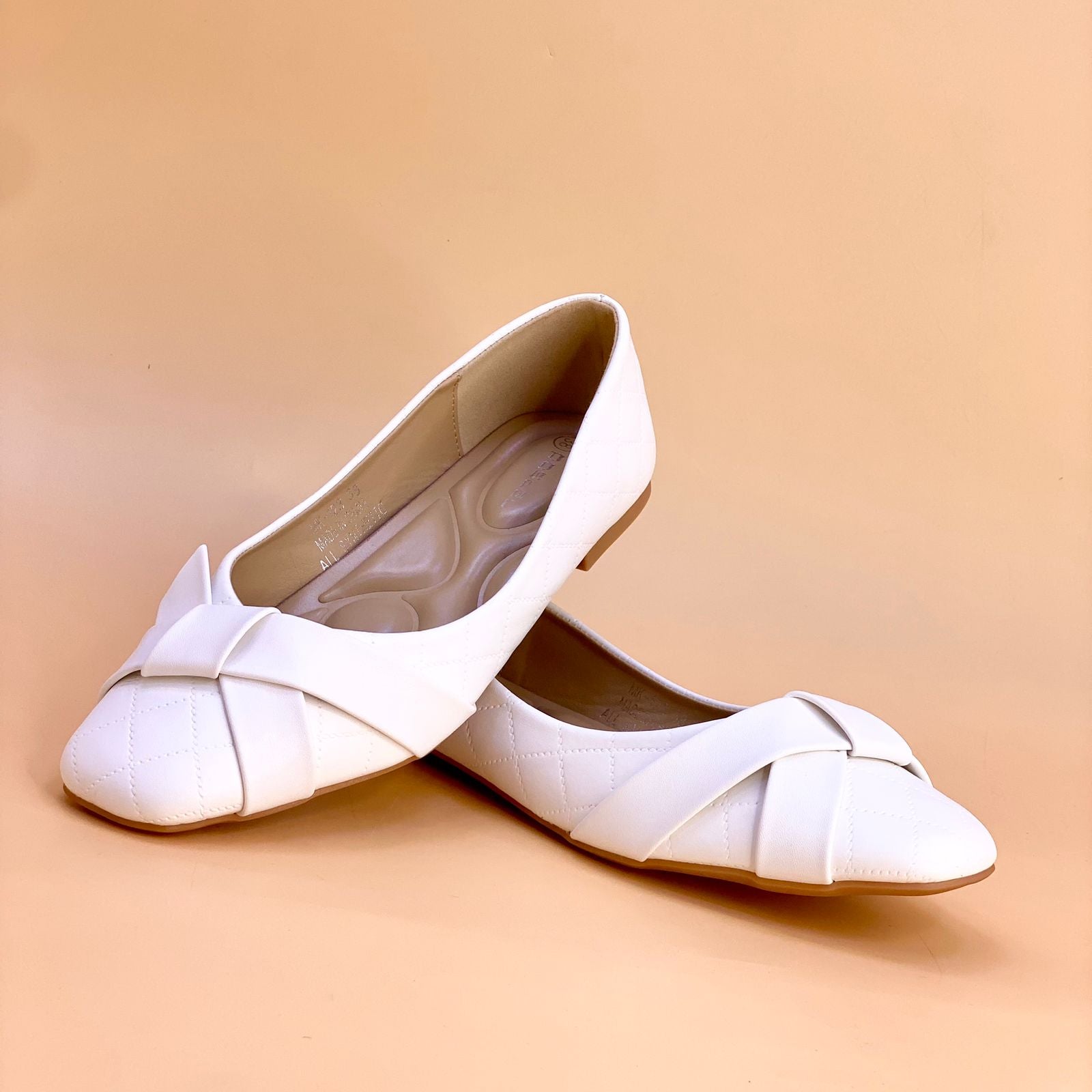 Women's flat shoes - W244