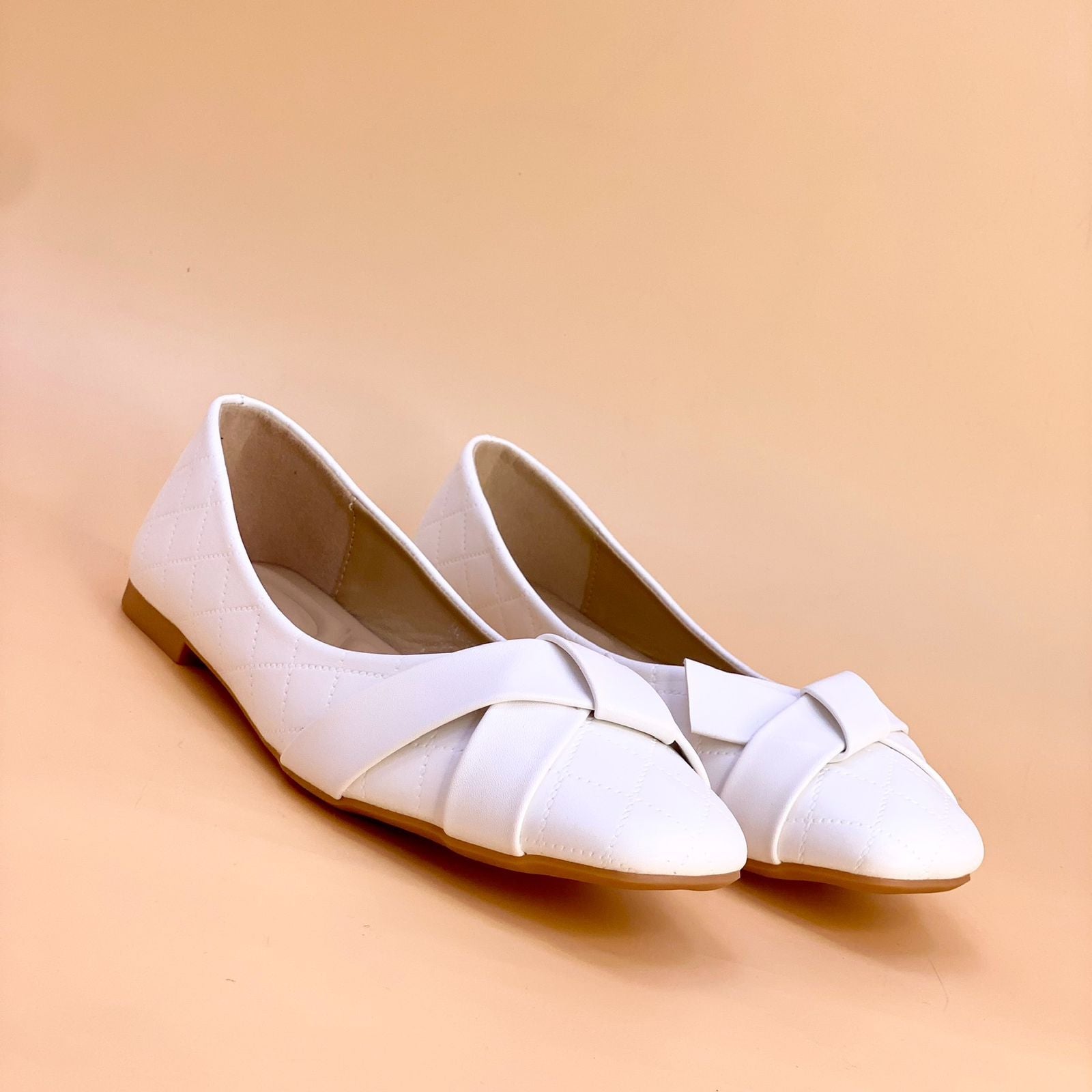 Women's flat shoes - W244