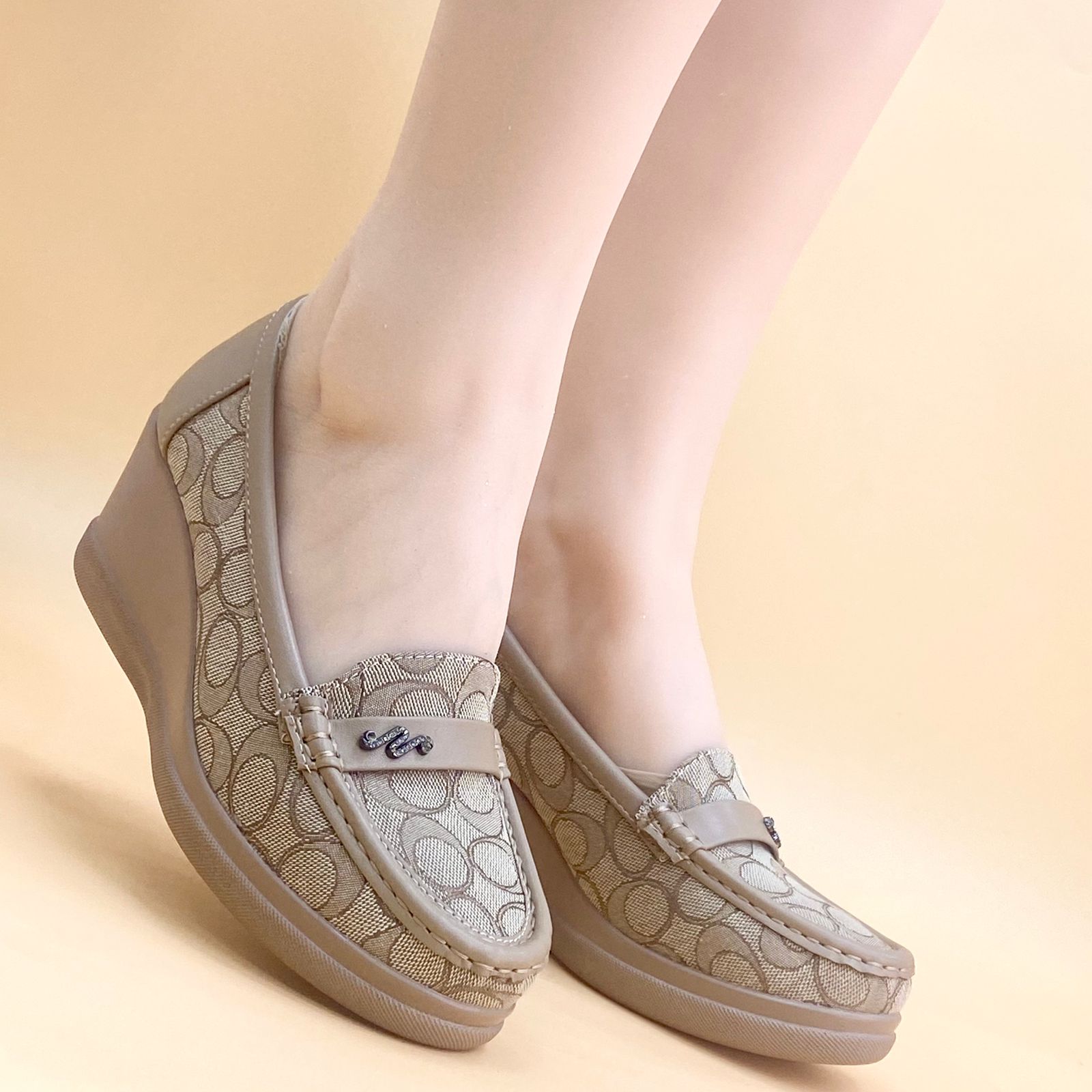 Women's Flat Shoes W715 in New Arrival Collection