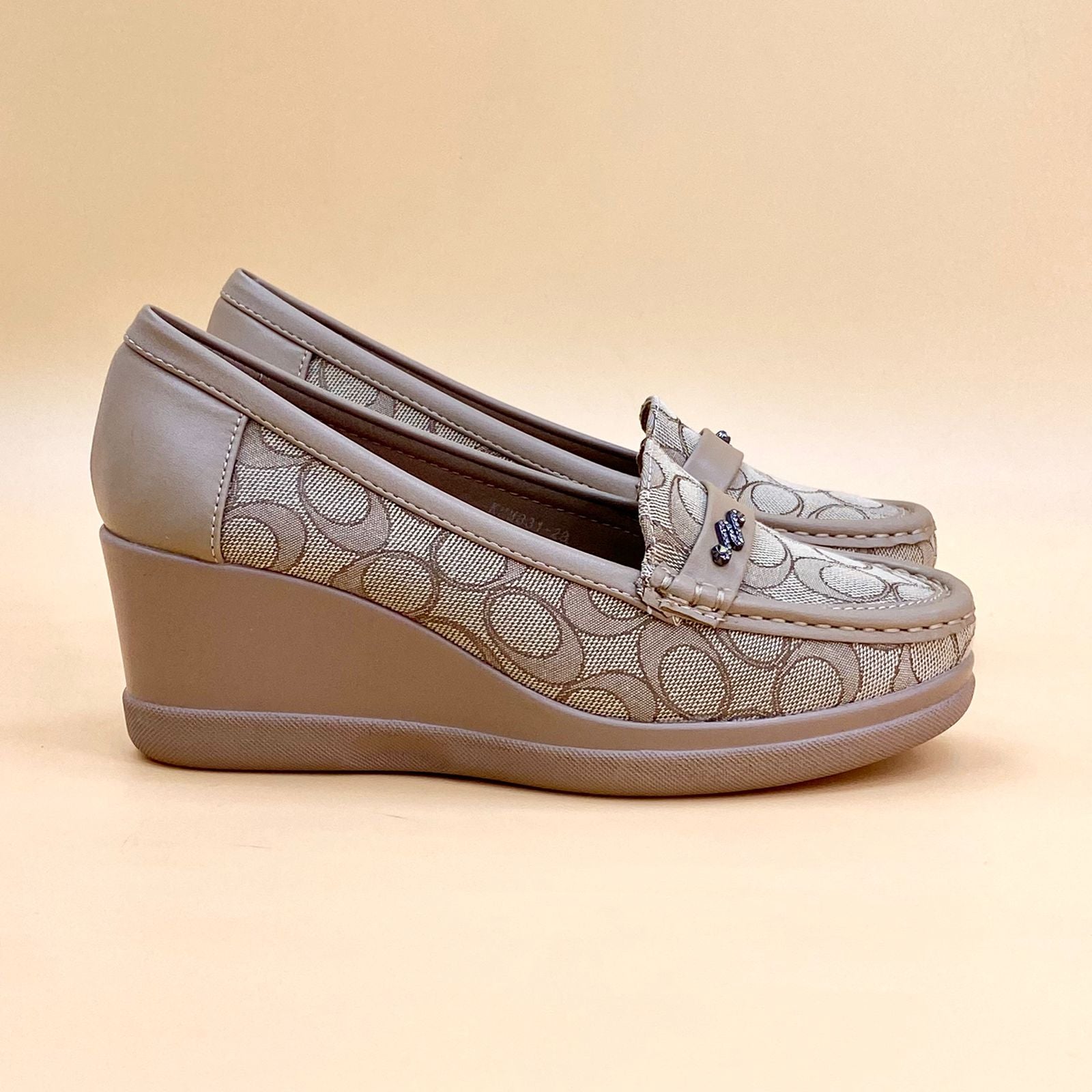 Women's Flat Shoes W715 in New Arrival Collection